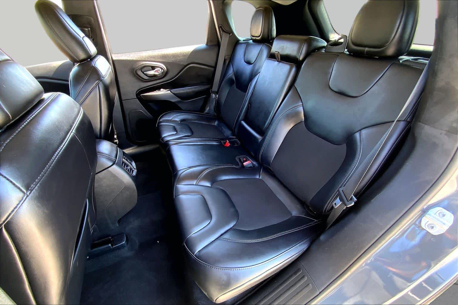 2021 Jeep Cherokee photo 20 of 36