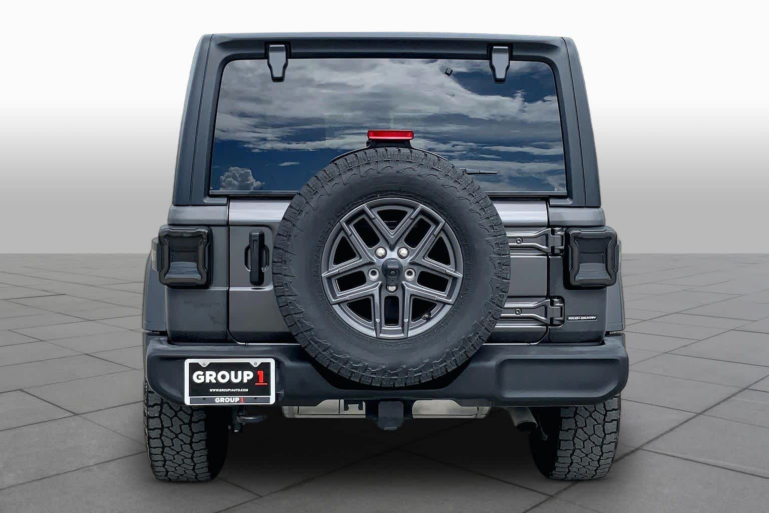 2024 Jeep Wrangler photo 5 of 36