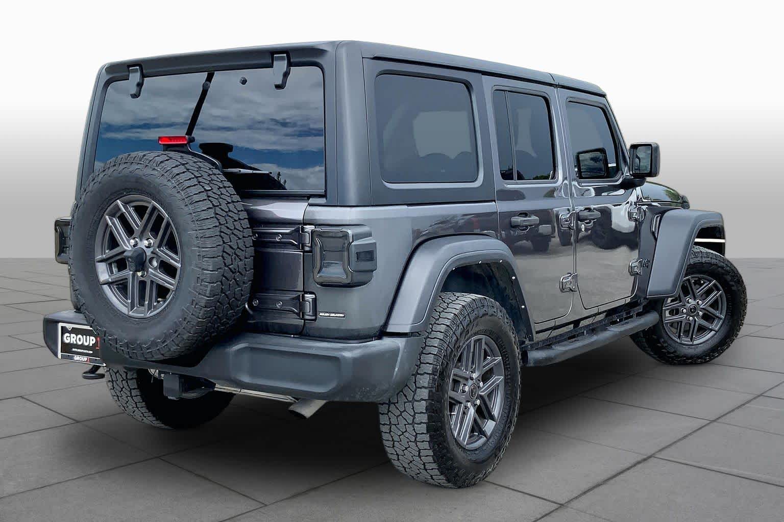 2024 Jeep Wrangler photo 13 of 36