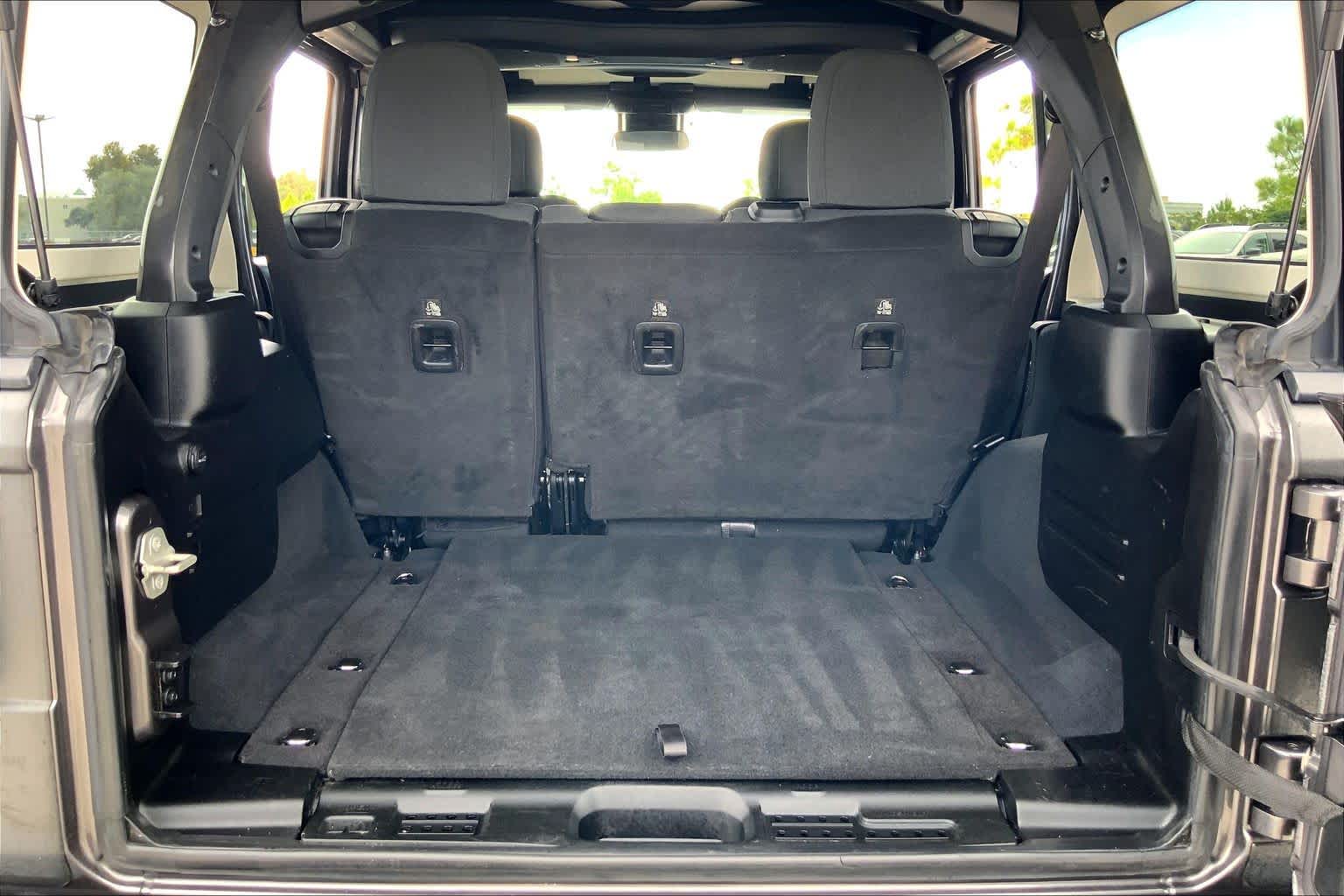 2024 Jeep Wrangler photo 34 of 36