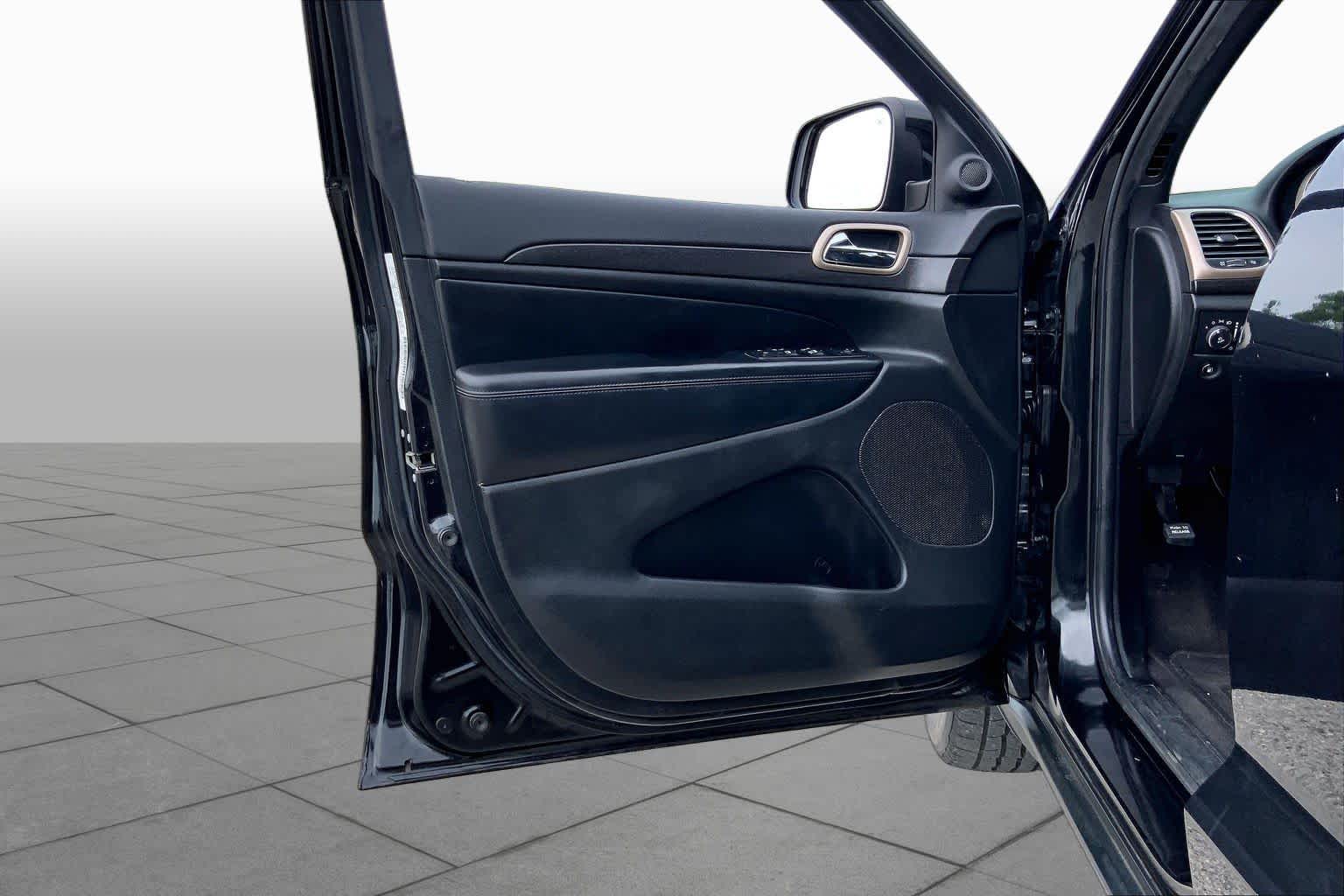 2015 Jeep Grand Cherokee Laredo Brilliant Black Crystal Pearlcoat at Sterling McCall Nissan