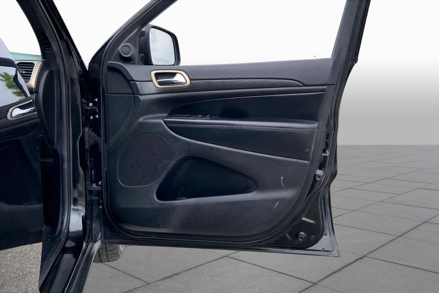 2015 Jeep Grand Cherokee Laredo Brilliant Black Crystal Pearlcoat at Sterling McCall Nissan