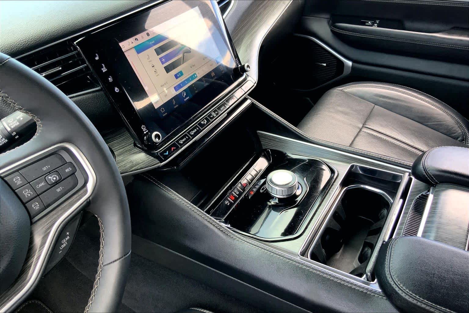 2024 Jeep Wagoneer Series II Diamond Black Crystal Pearlcoat at Friendly Ford Crosby