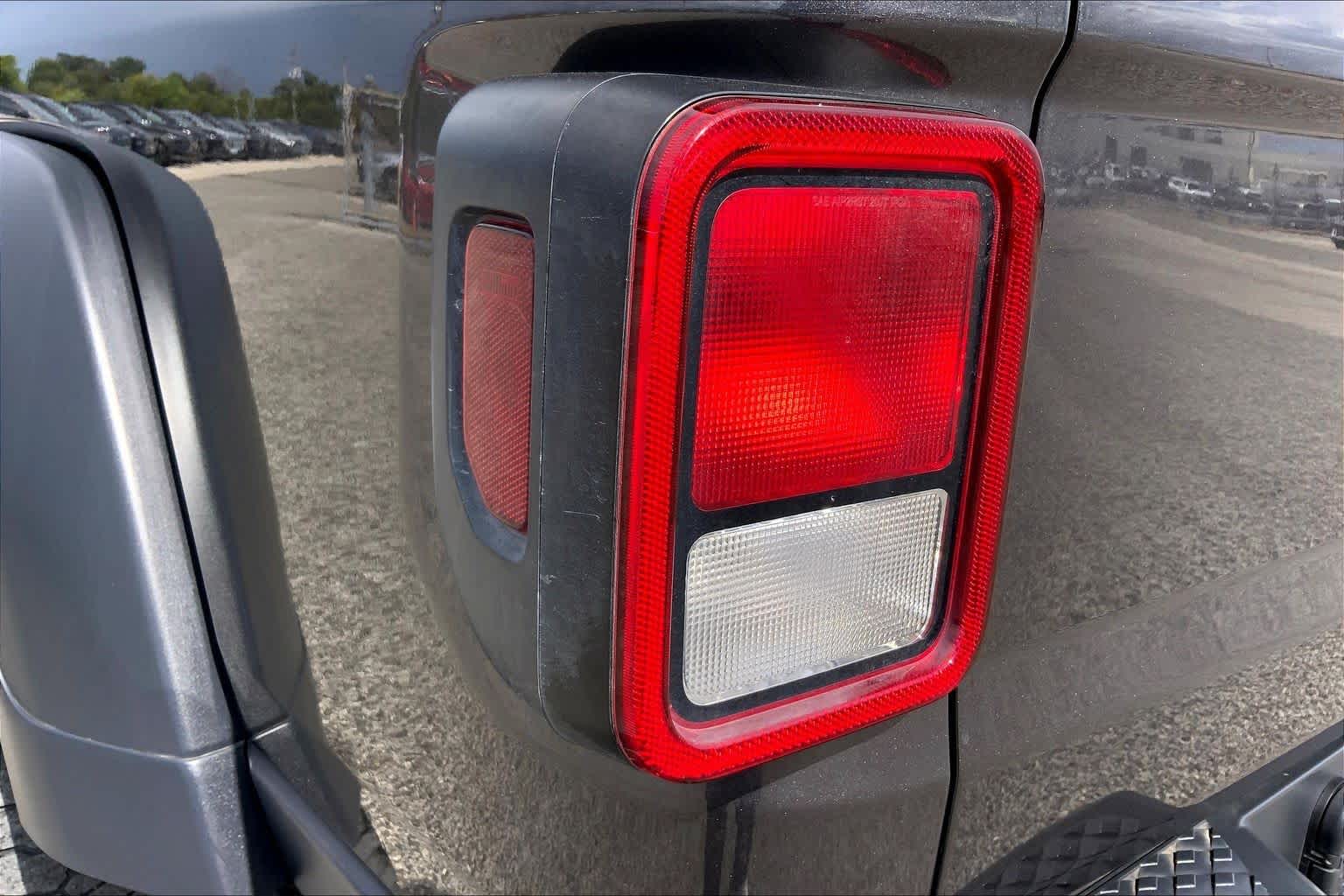 2022 Jeep Gladiator photo 28 of 36