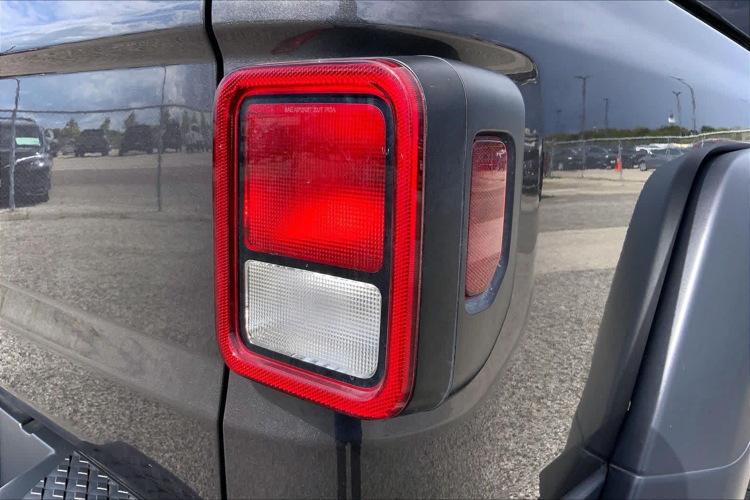 2022 Jeep Gladiator photo 10 of 36