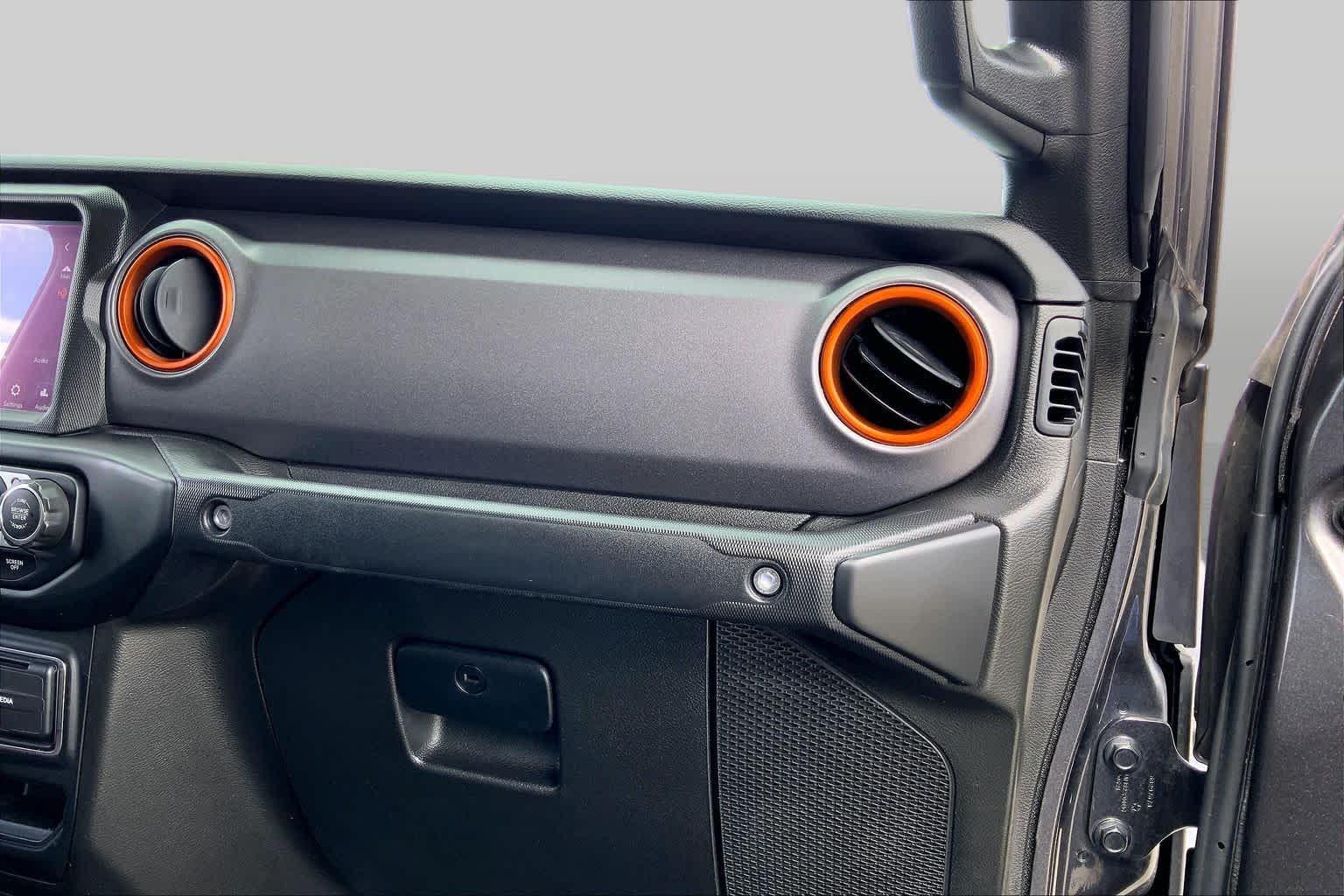 2022 Jeep Gladiator photo 18 of 36