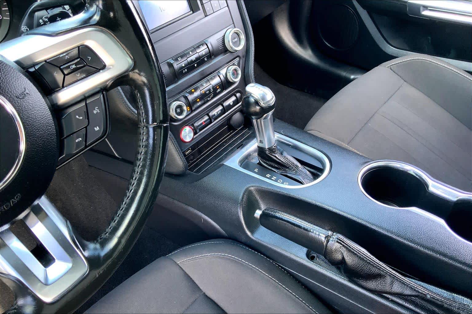 2019 Ford Mustang photo 16 of 36
