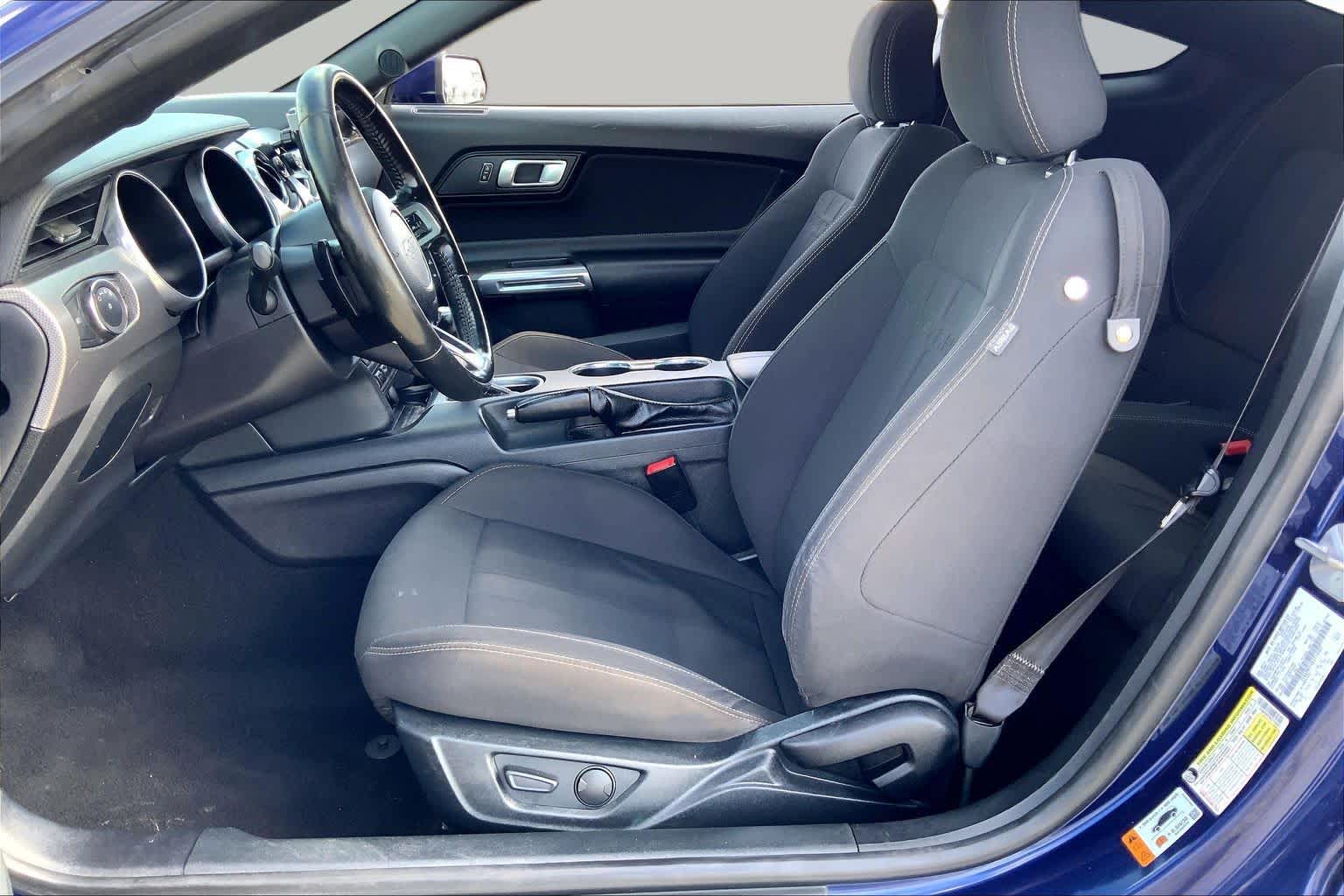 2019 Ford Mustang photo 8 of 36