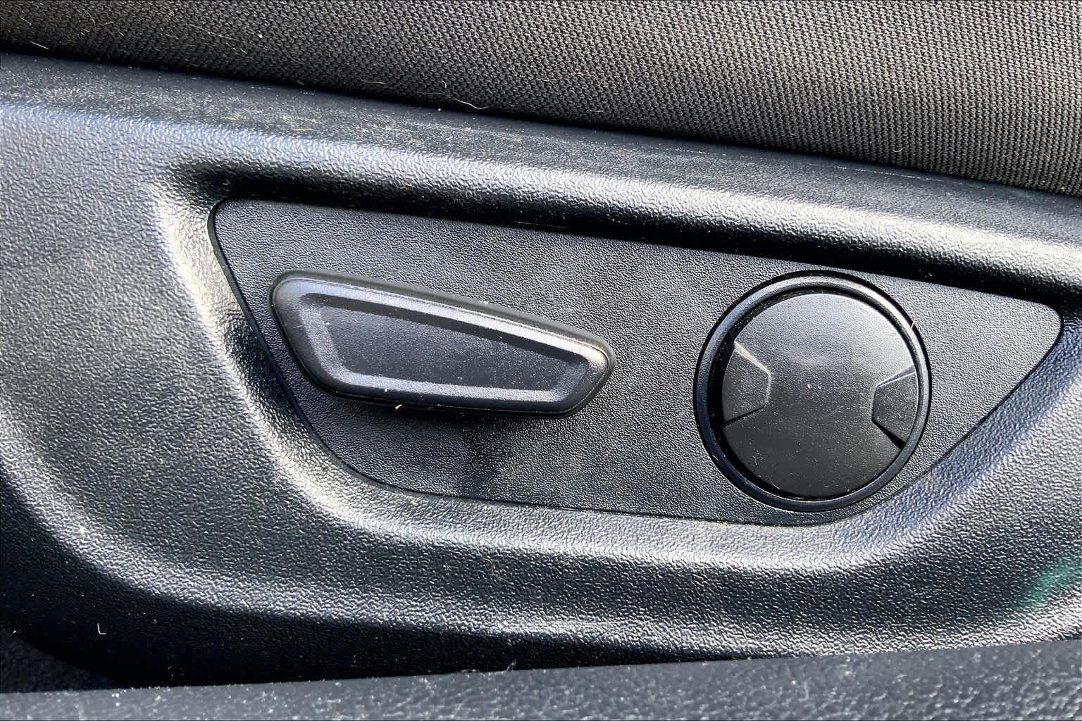 2019 Ford Mustang photo 34 of 36