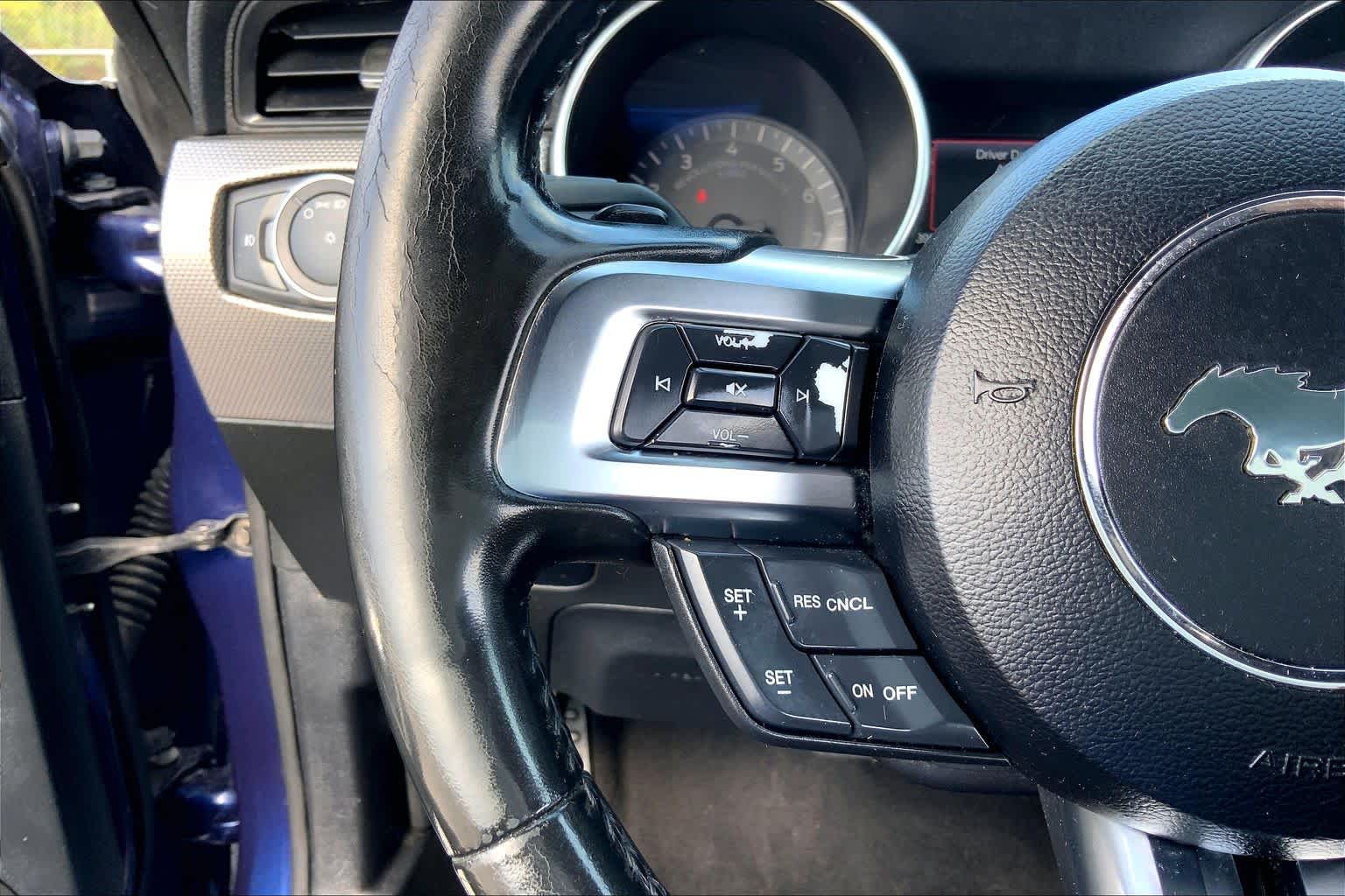 2019 Ford Mustang photo 23 of 36