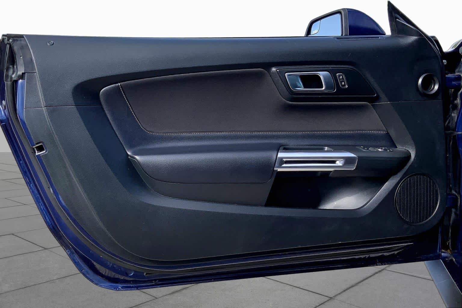 2019 Ford Mustang photo 21 of 36