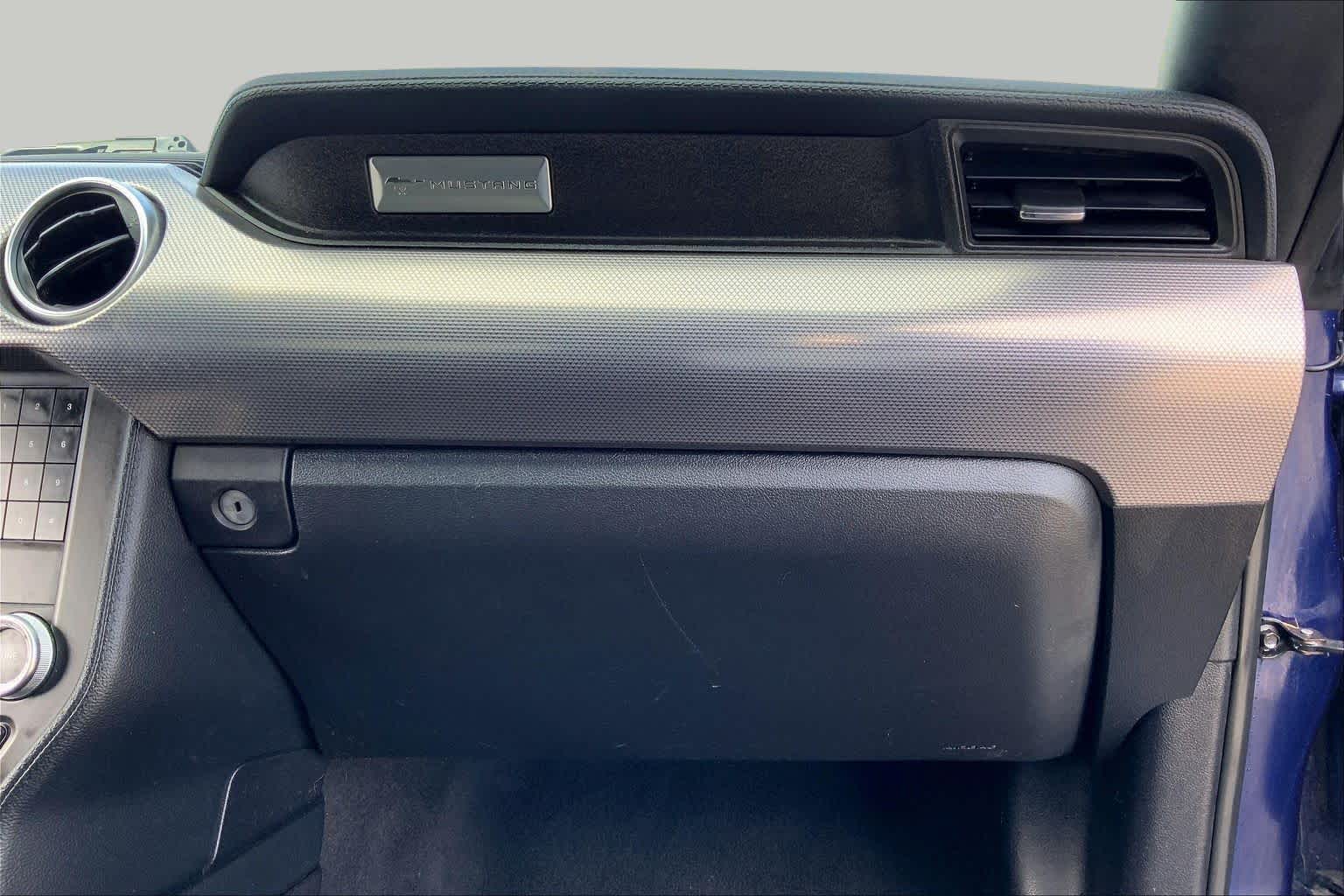 2019 Ford Mustang photo 18 of 36