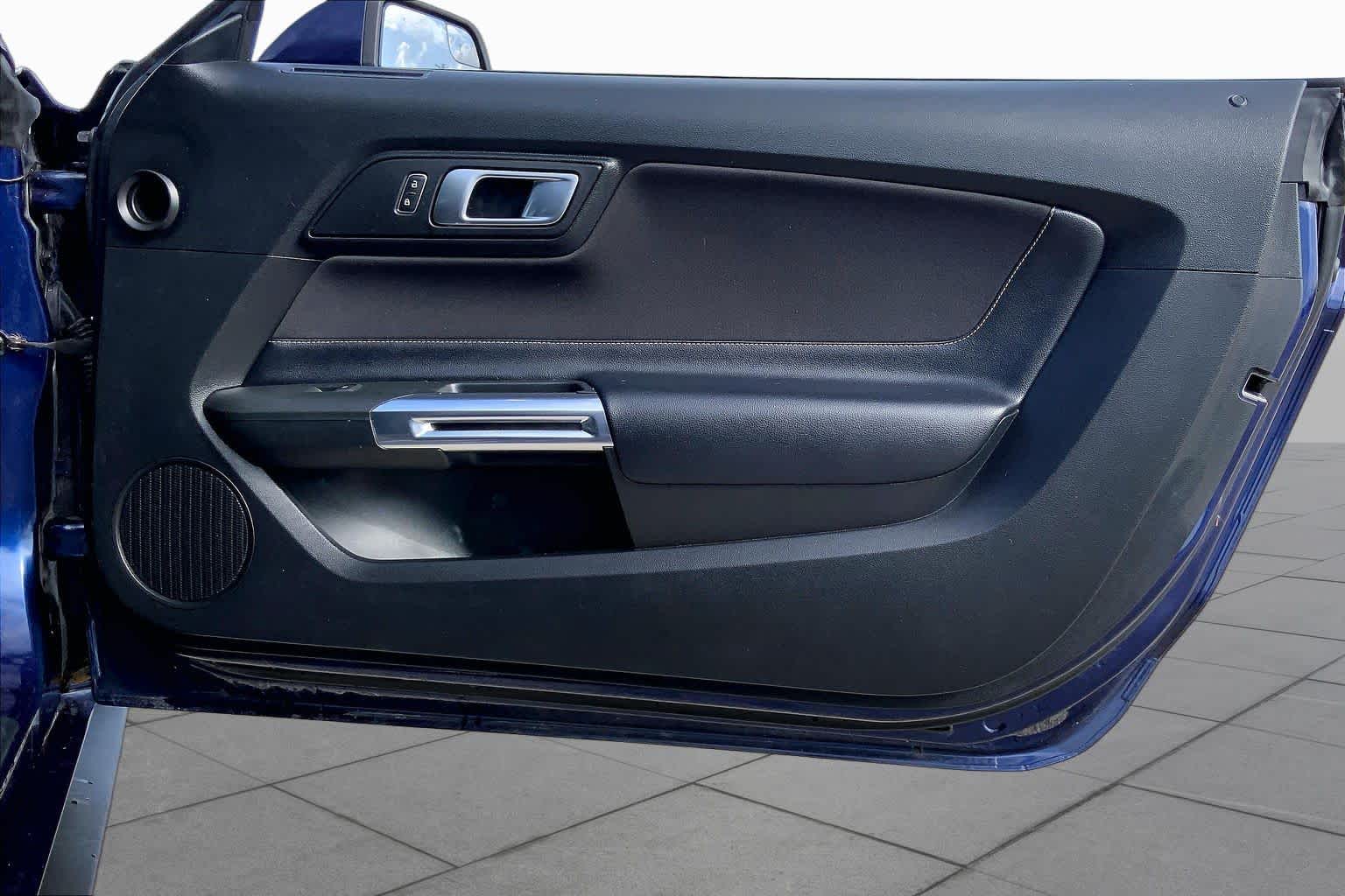 2019 Ford Mustang photo 22 of 36