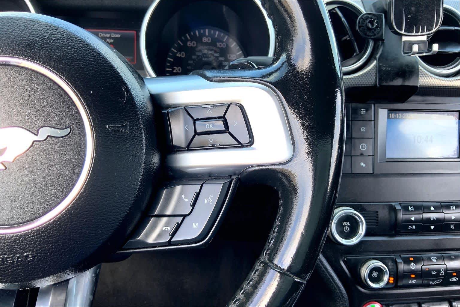 2019 Ford Mustang photo 24 of 36