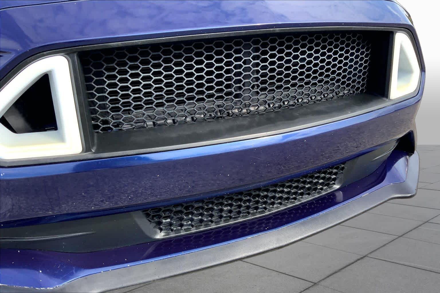 2019 Ford Mustang photo 29 of 36