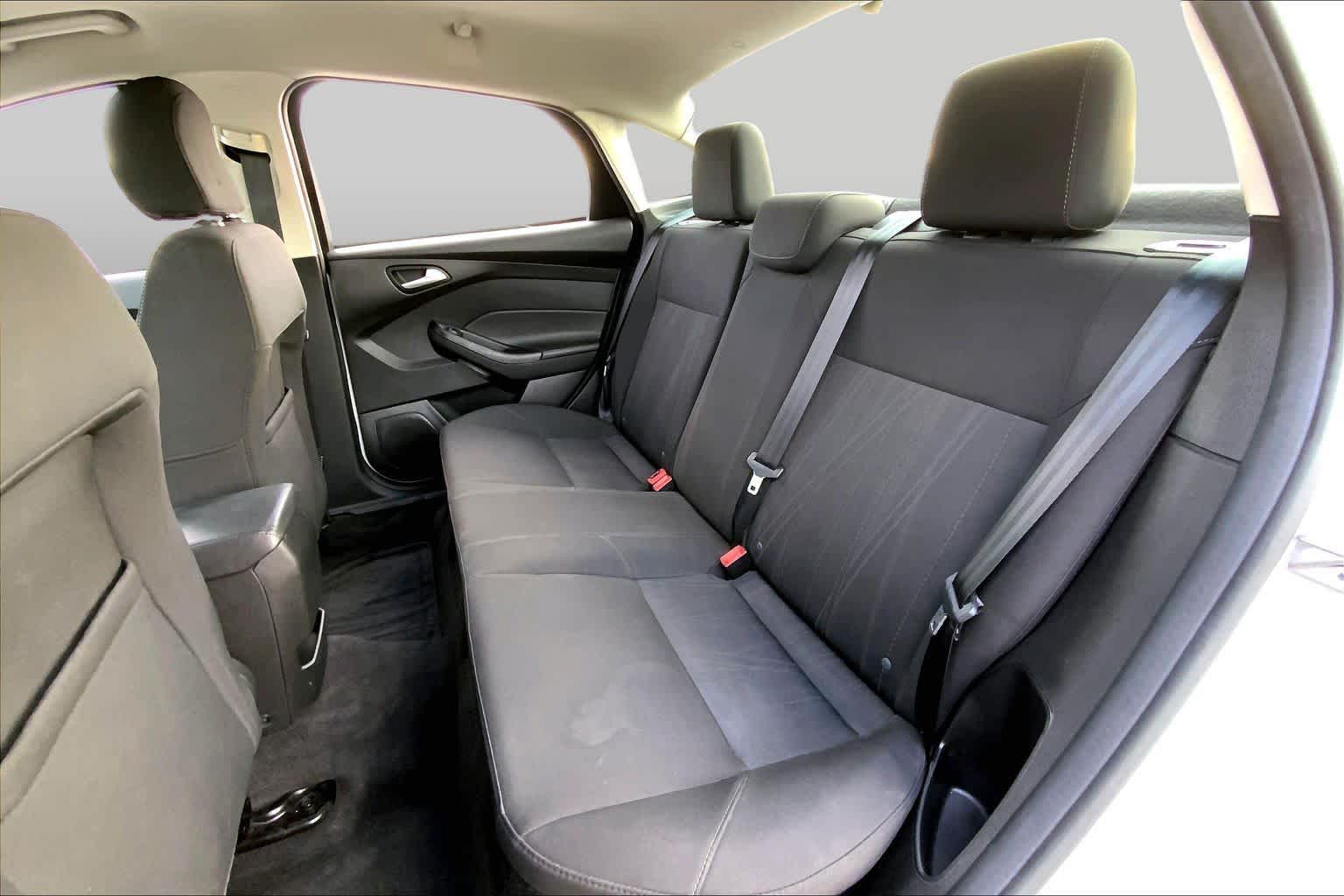 2017 Ford Focus photo 20 of 36