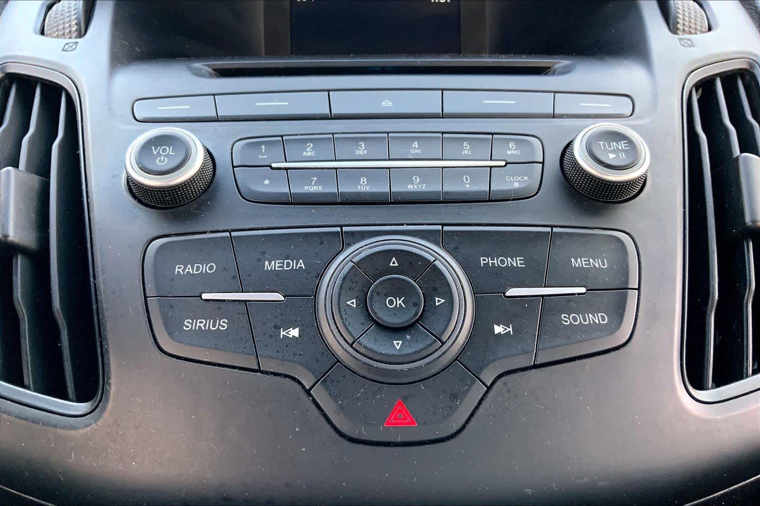 2017 Ford Focus photo 35 of 36