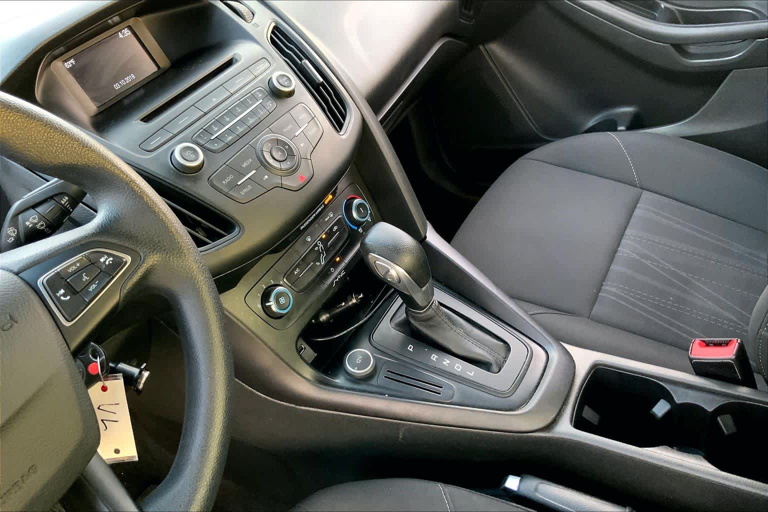2017 Ford Focus photo 16 of 36