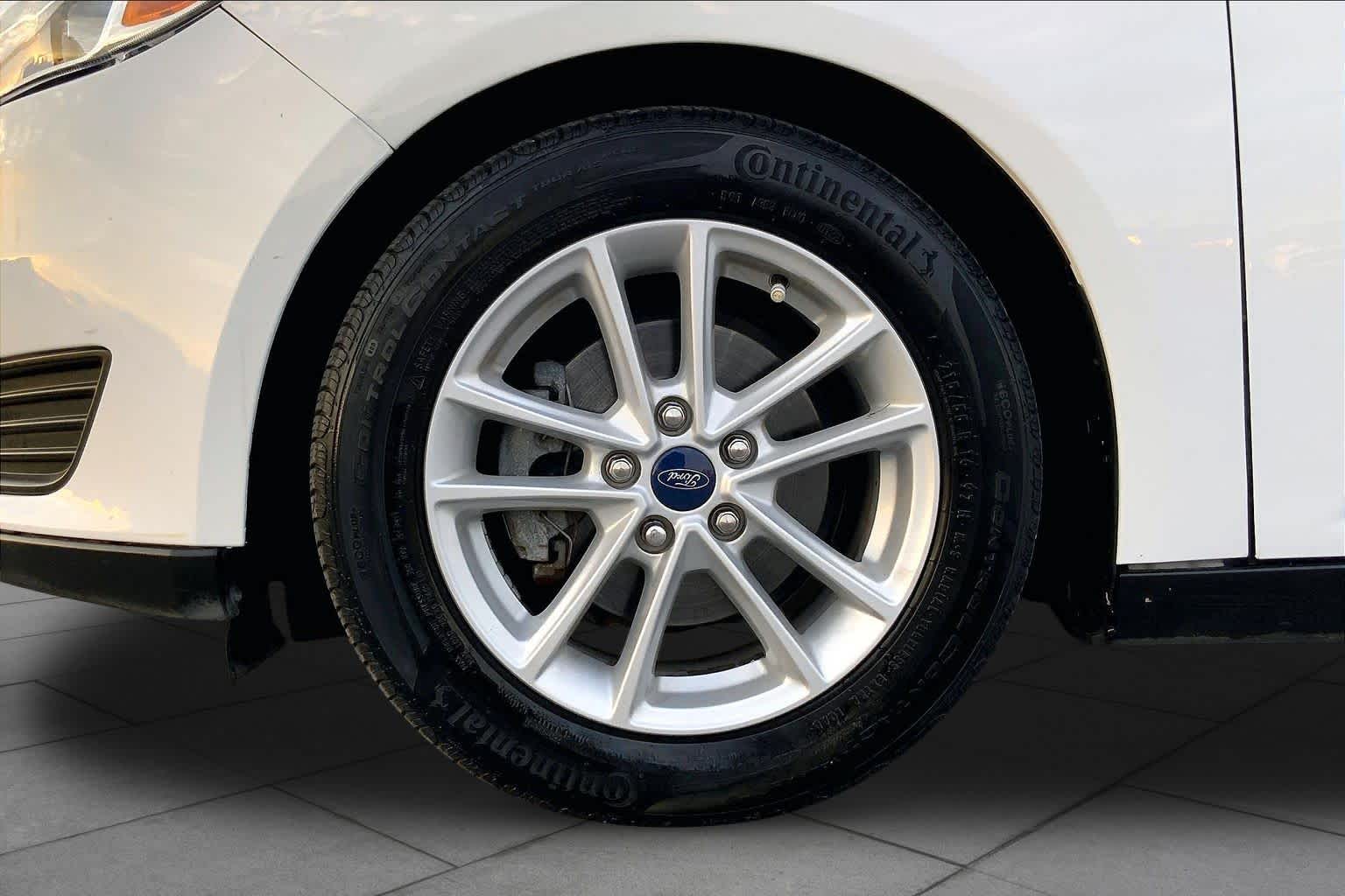 2017 Ford Focus photo 11 of 36