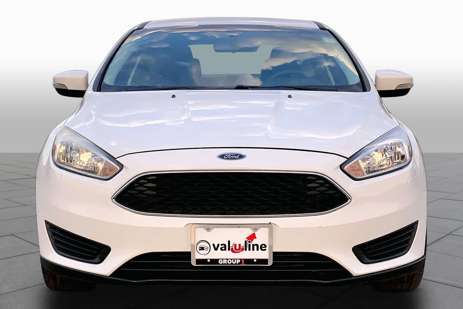 2017 Ford Focus photo 4 of 36