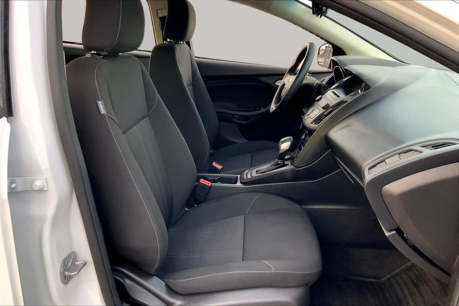 2017 Ford Focus photo 9 of 36