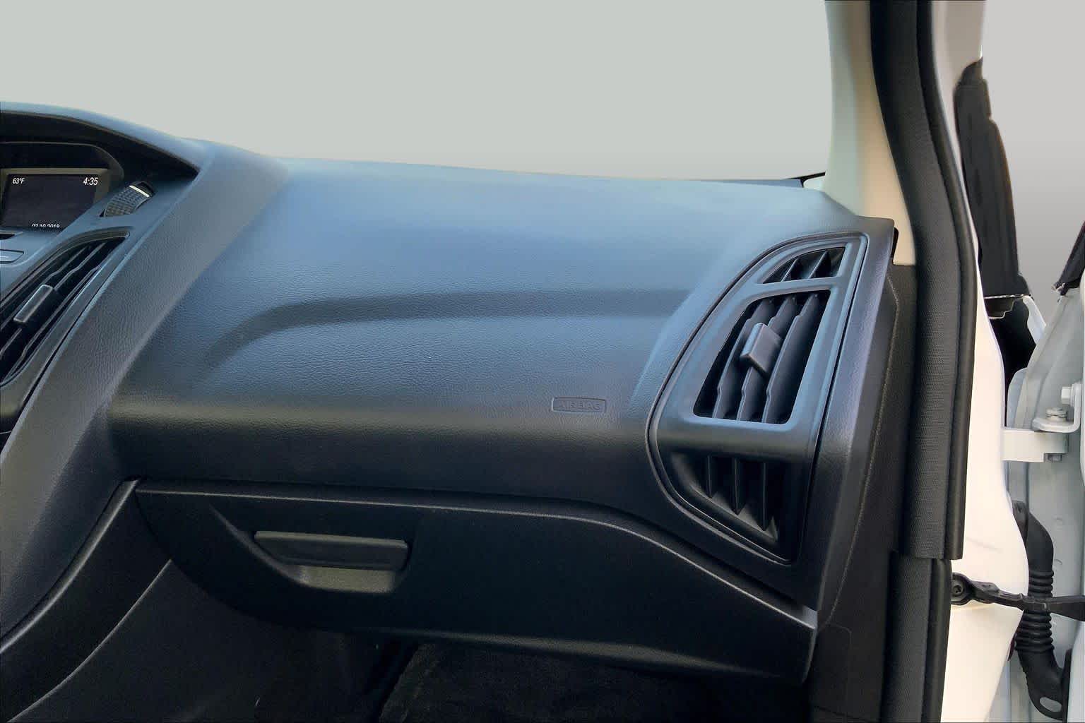 2017 Ford Focus photo 18 of 36