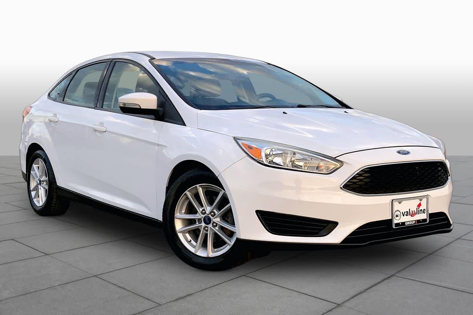 2017 Ford Focus photo 3 of 36