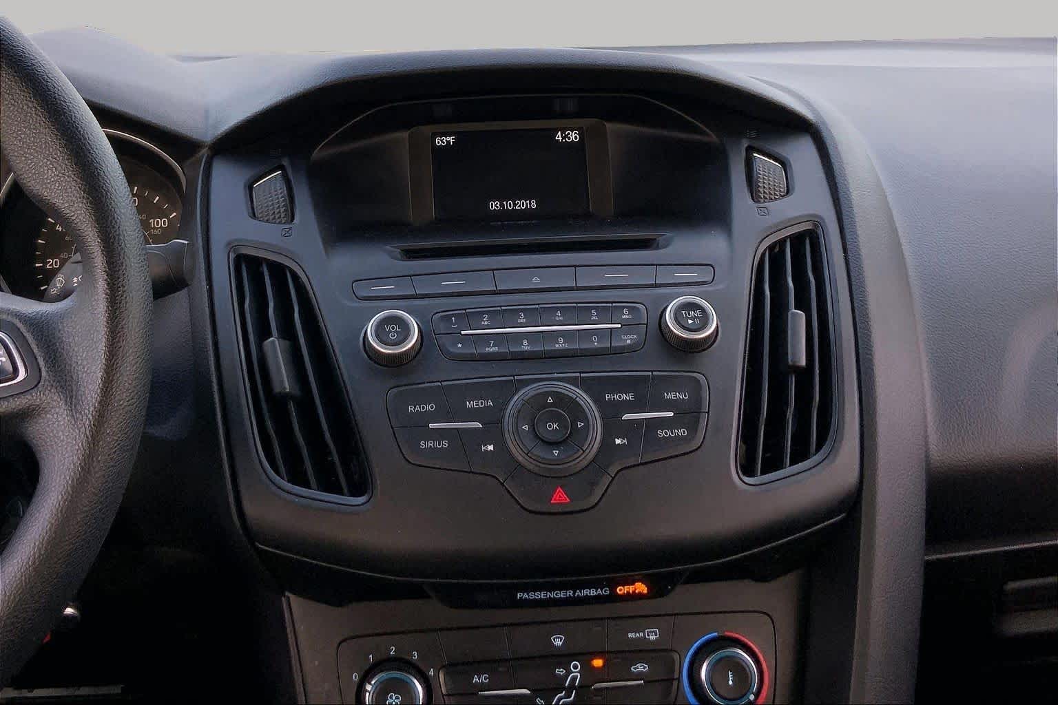 2017 Ford Focus photo 7 of 36