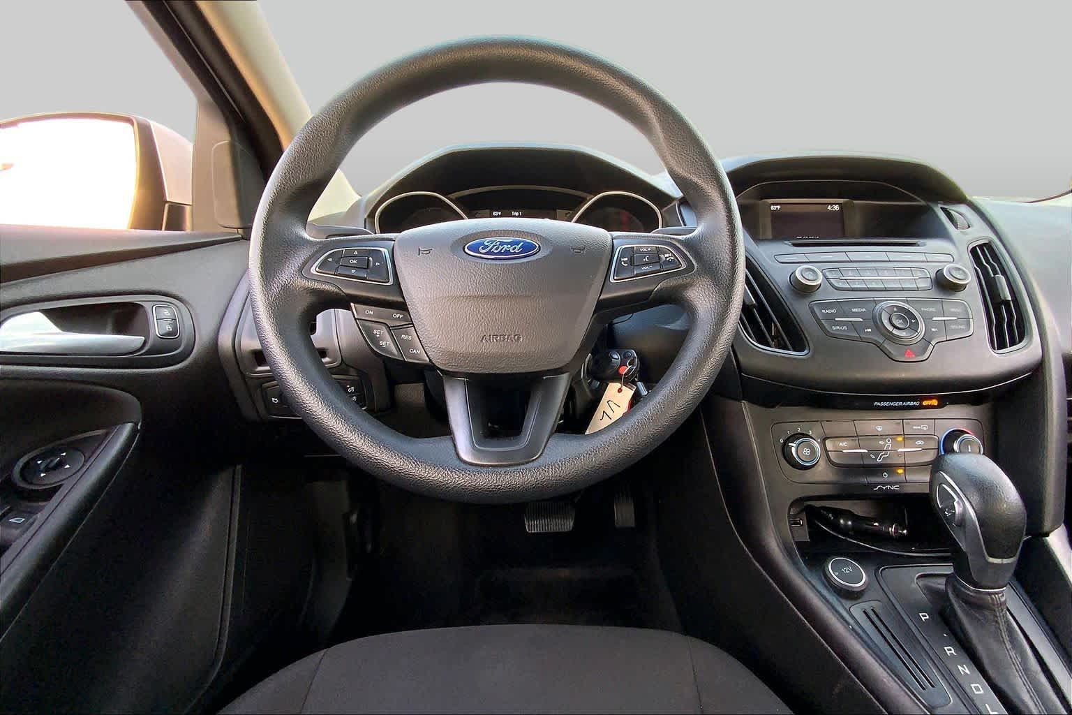 2017 Ford Focus photo 6 of 36
