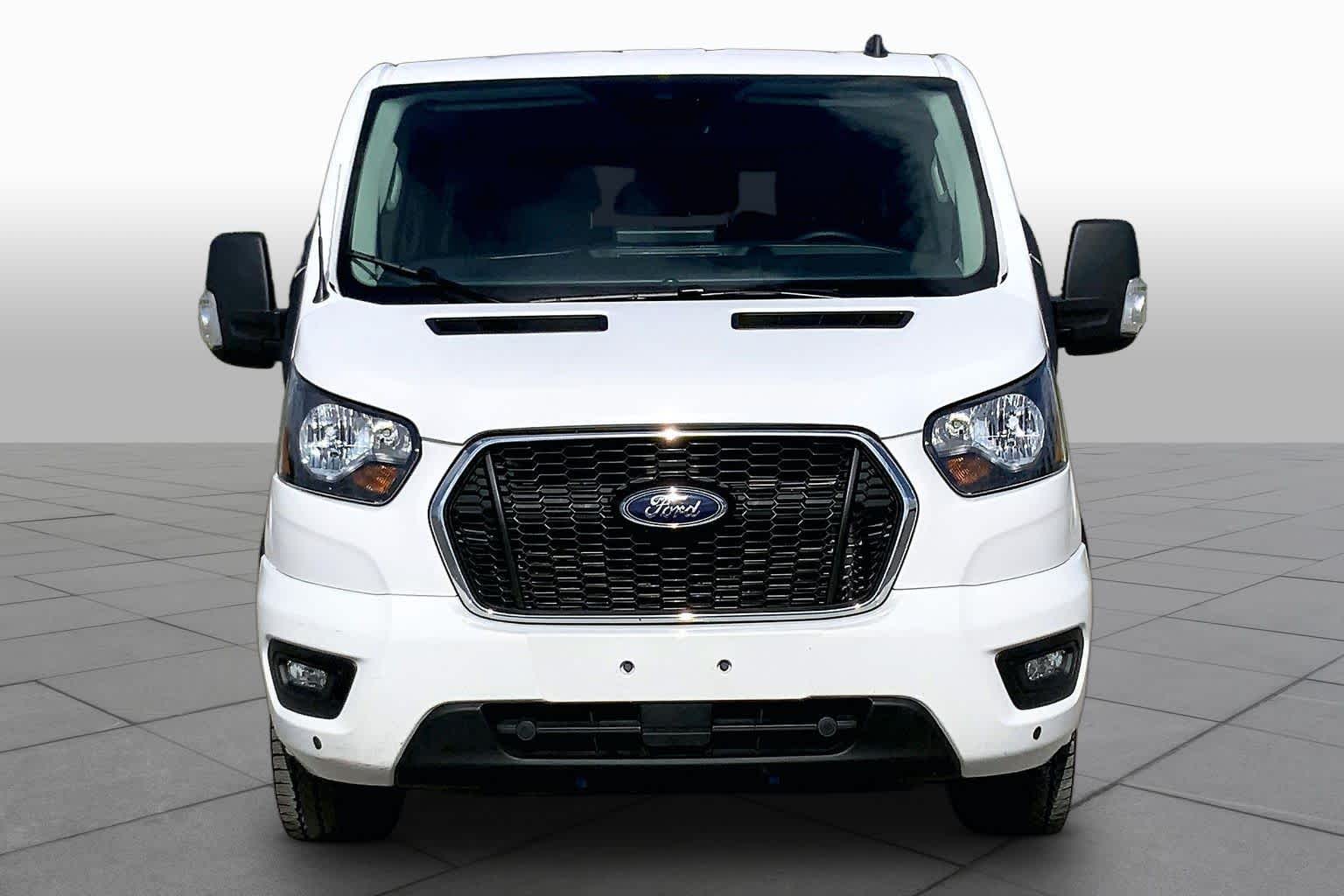 2025 Ford Transit Passenger Wagon photo 4 of 34