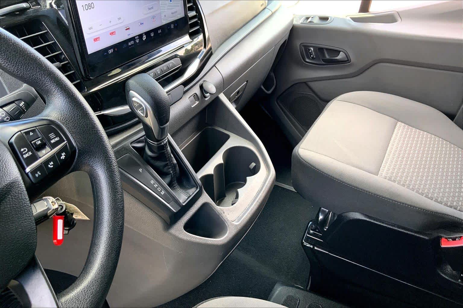 2025 Ford Transit Passenger Wagon photo 16 of 34