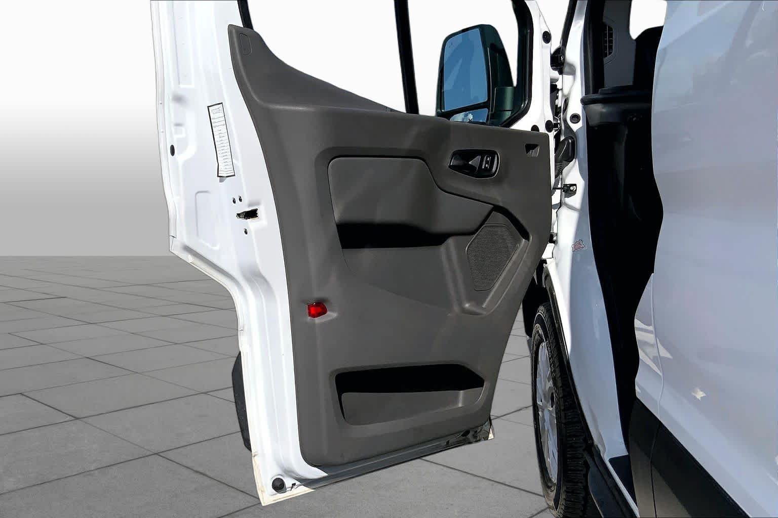 2025 Ford Transit Passenger Wagon photo 20 of 34
