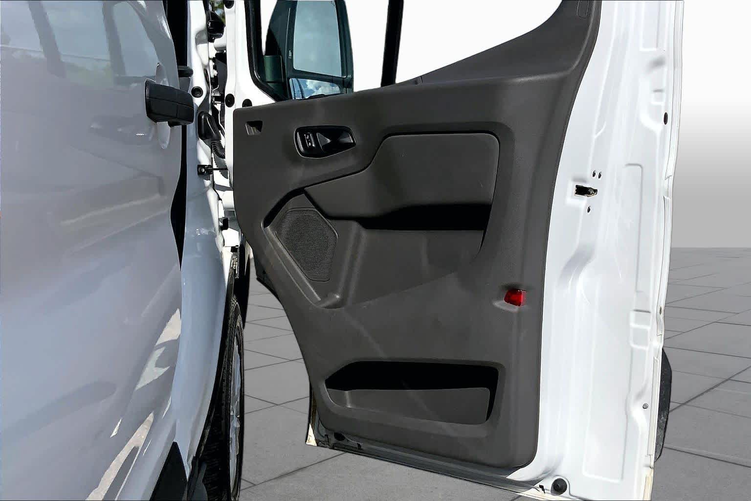 2025 Ford Transit Passenger Wagon photo 21 of 34