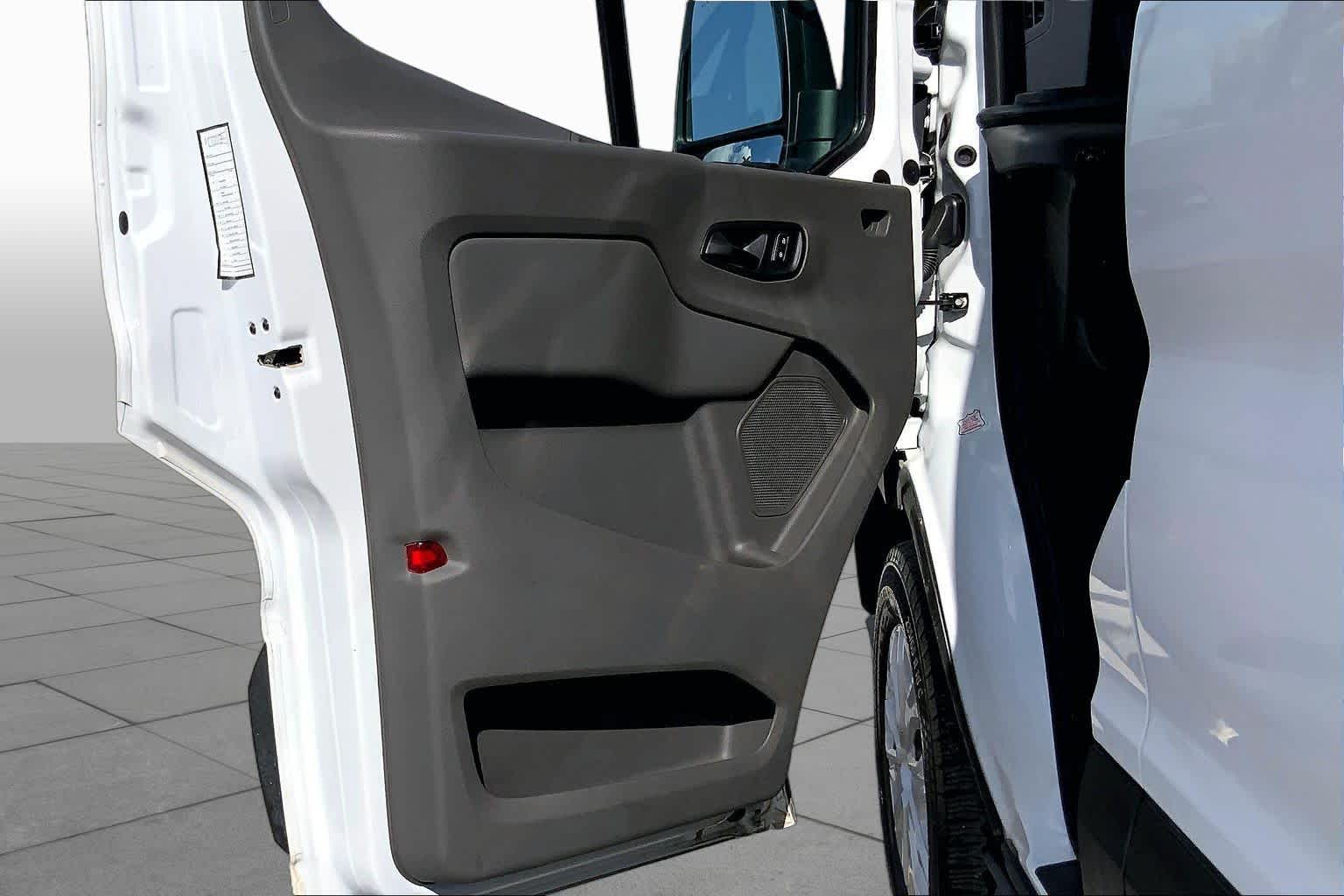 2025 Ford Transit Passenger Wagon photo 21 of 36