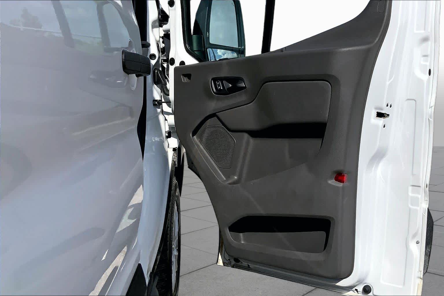 2025 Ford Transit Passenger Wagon photo 22 of 36