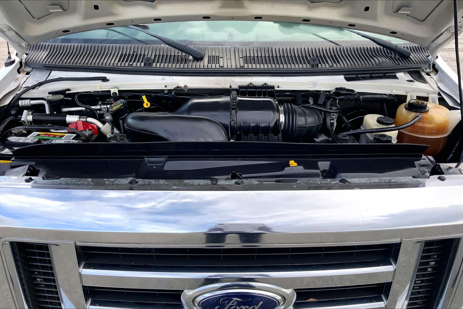 2014 Ford E-Series Wagon XLT Oxford White at Mac Haik Ford