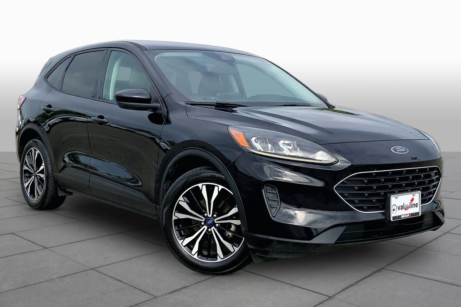2021 Ford Escape photo 3 of 36