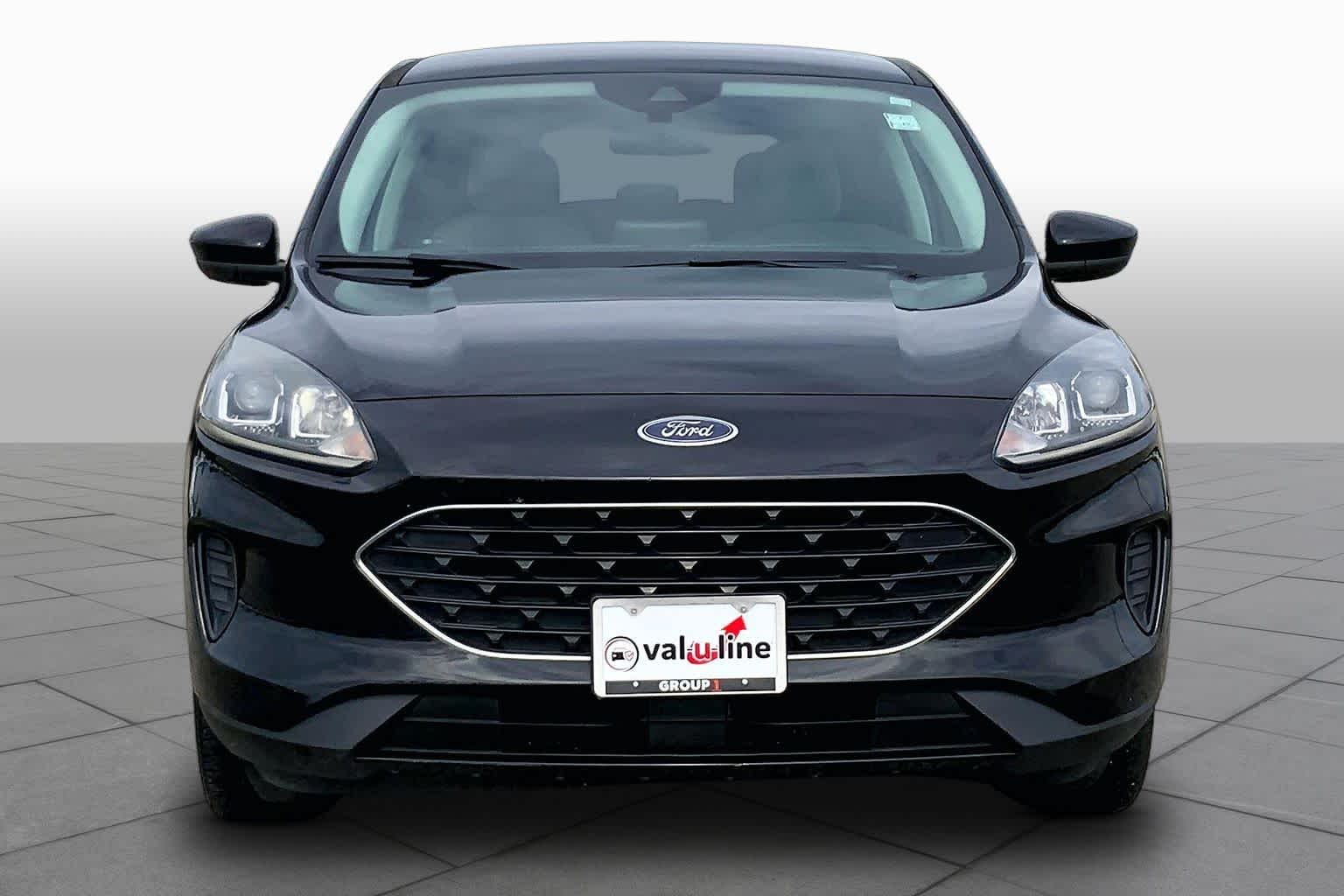 2021 Ford Escape photo 4 of 36
