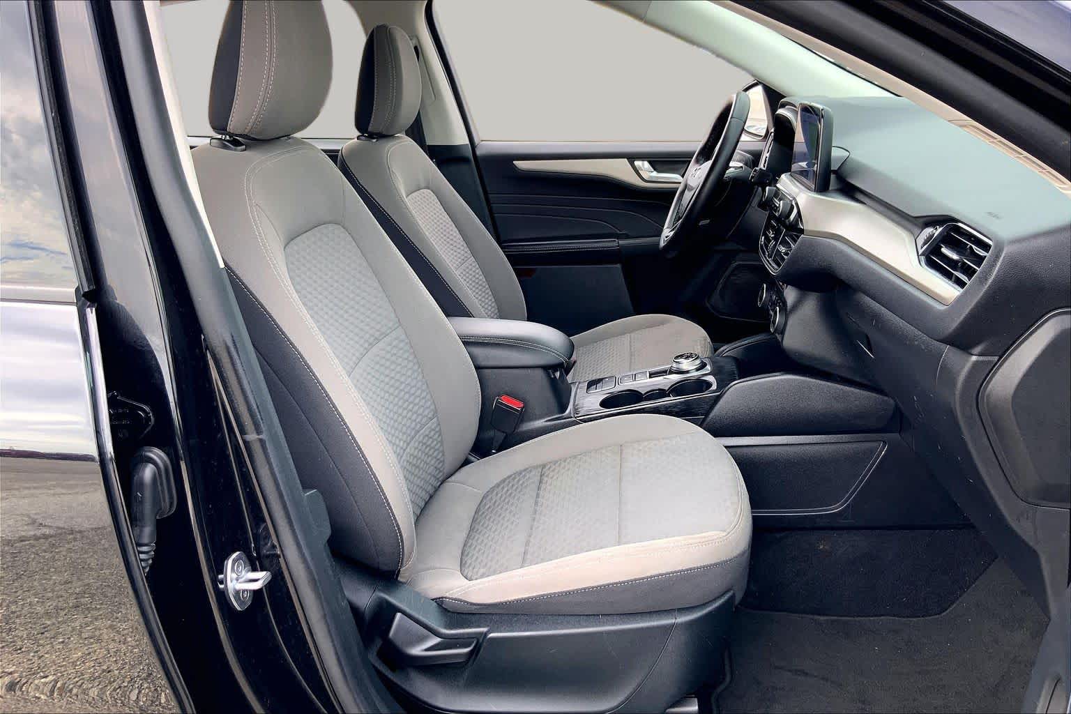 2021 Ford Escape photo 9 of 36