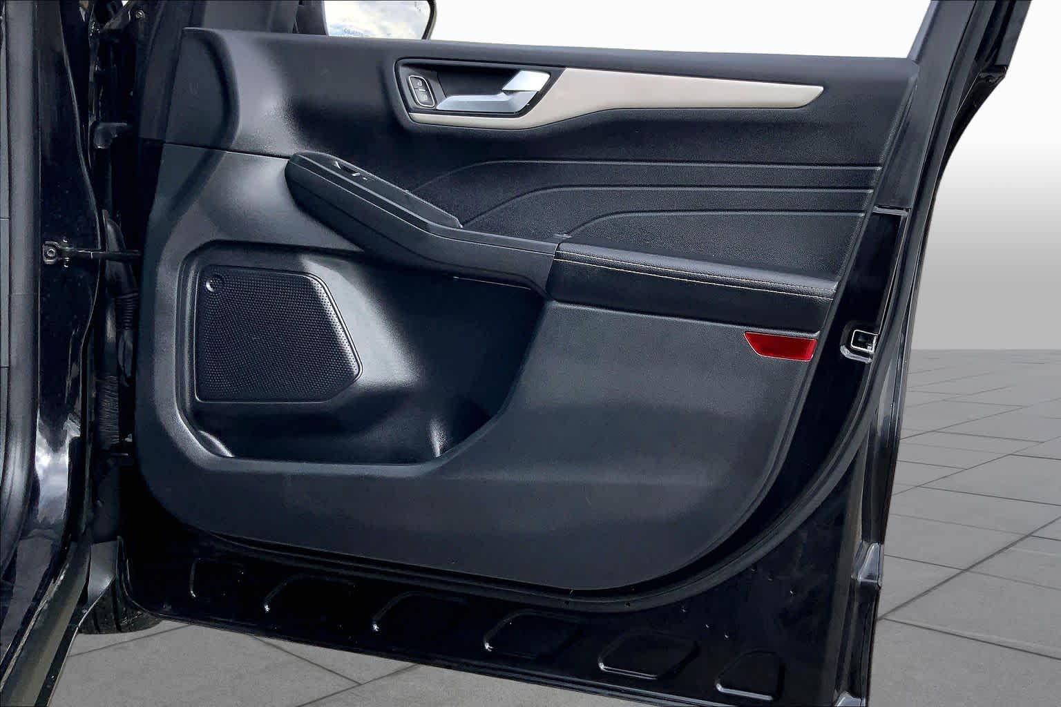 2021 Ford Escape photo 22 of 36