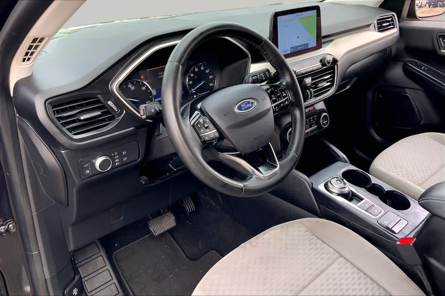 2021 Ford Escape photo 17 of 36