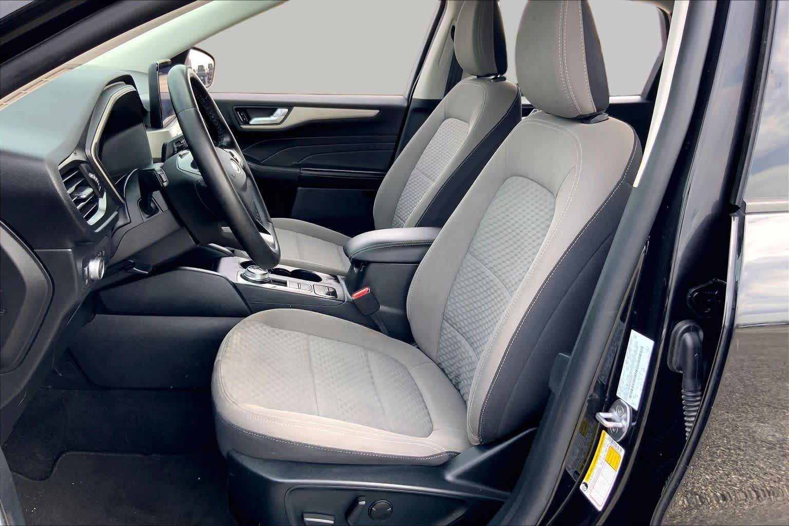 2021 Ford Escape photo 8 of 36