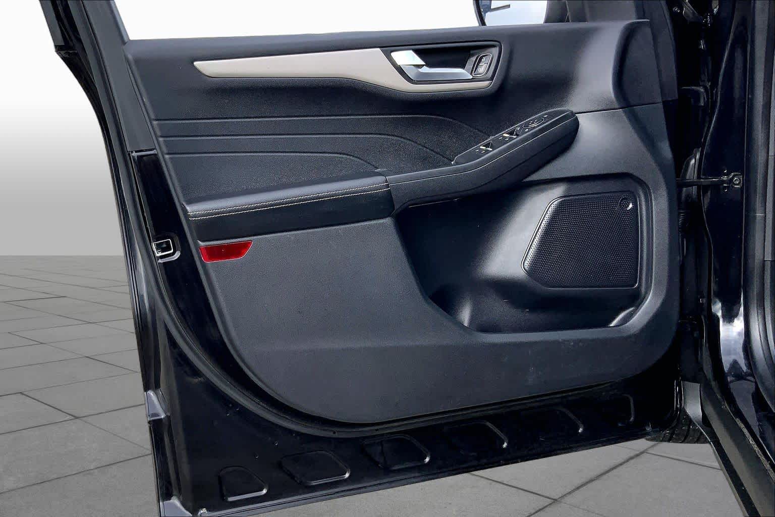 2021 Ford Escape photo 21 of 36