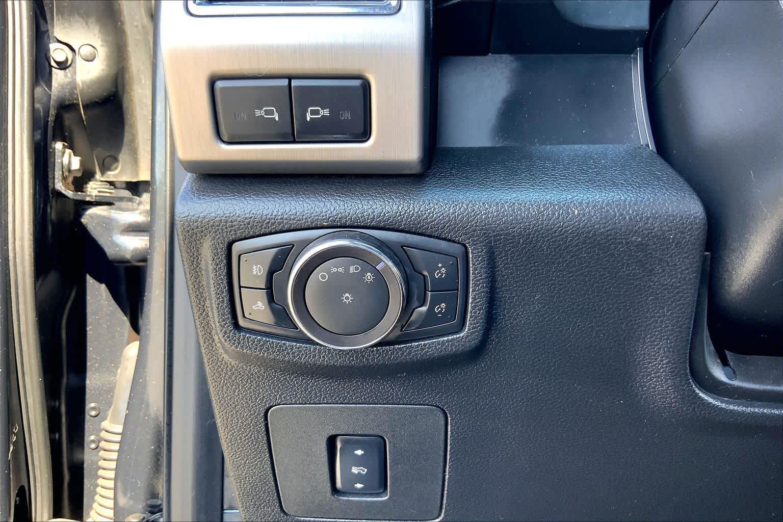 2015 Ford F-150 photo 33 of 36