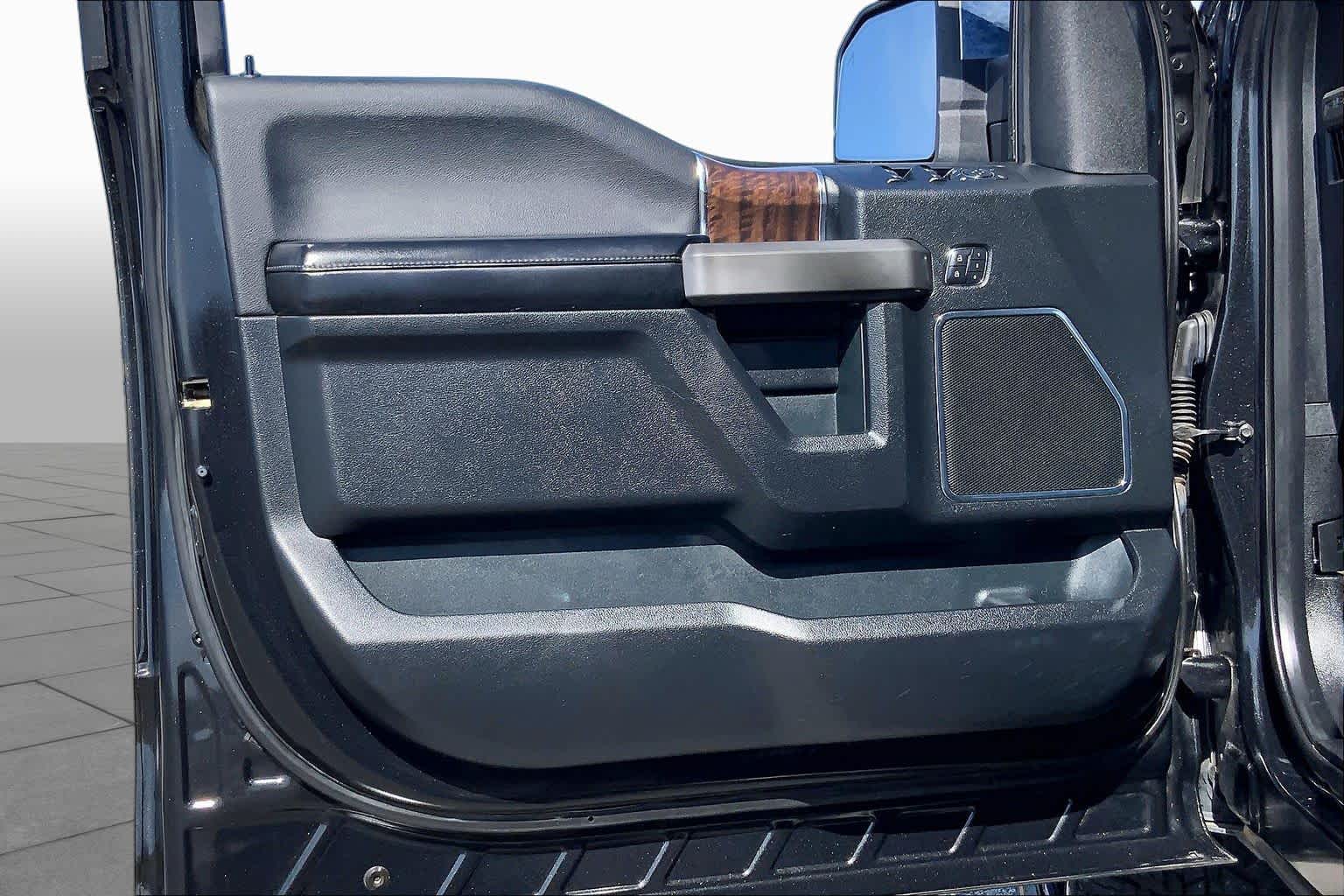 2015 Ford F-150 photo 21 of 36