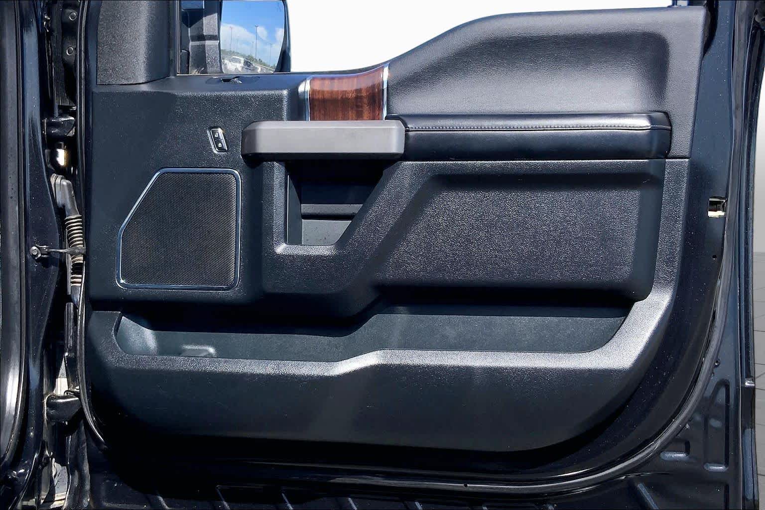 2015 Ford F-150 photo 22 of 36