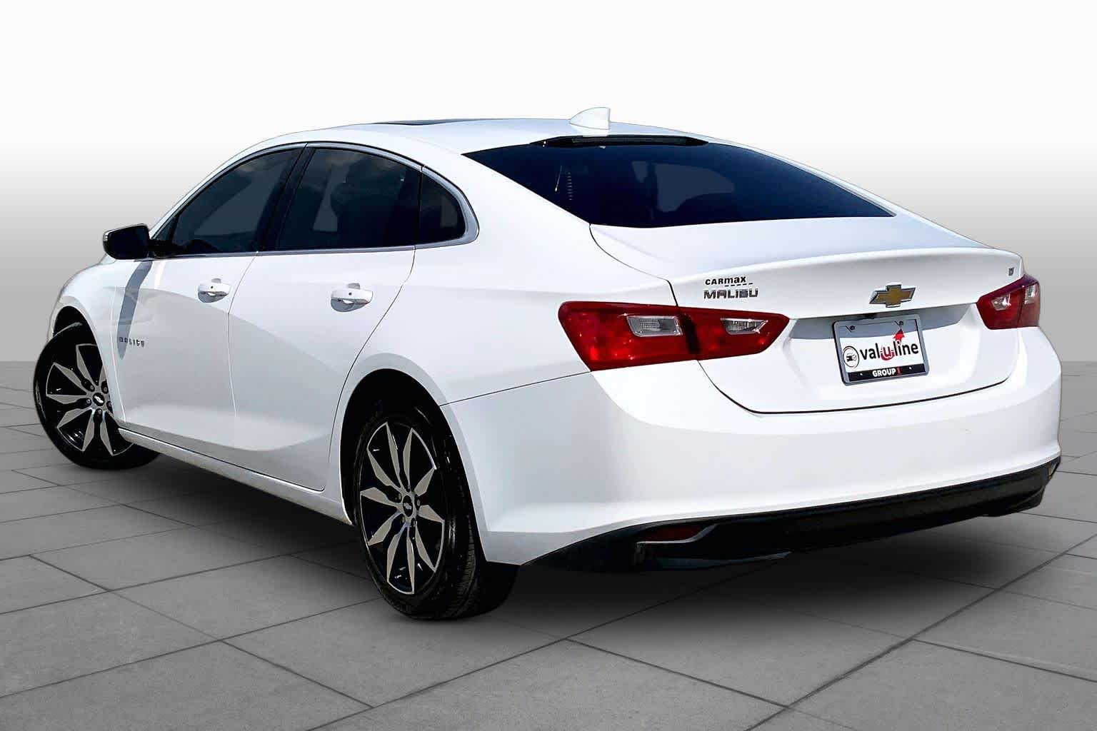 2017 Chevrolet Malibu LT - 11