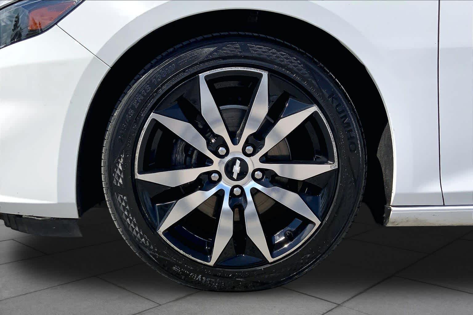 2017 Chevrolet Malibu LT - 10