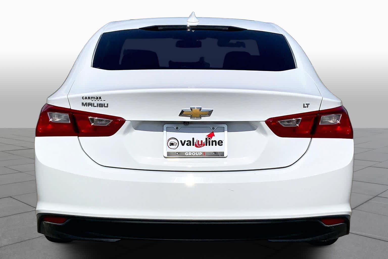 2017 Chevrolet Malibu LT - 4