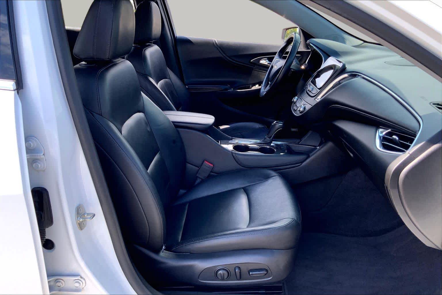 2017 Chevrolet Malibu LT - 8